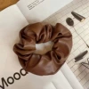 Кожаный (тёмно‑кофейный)