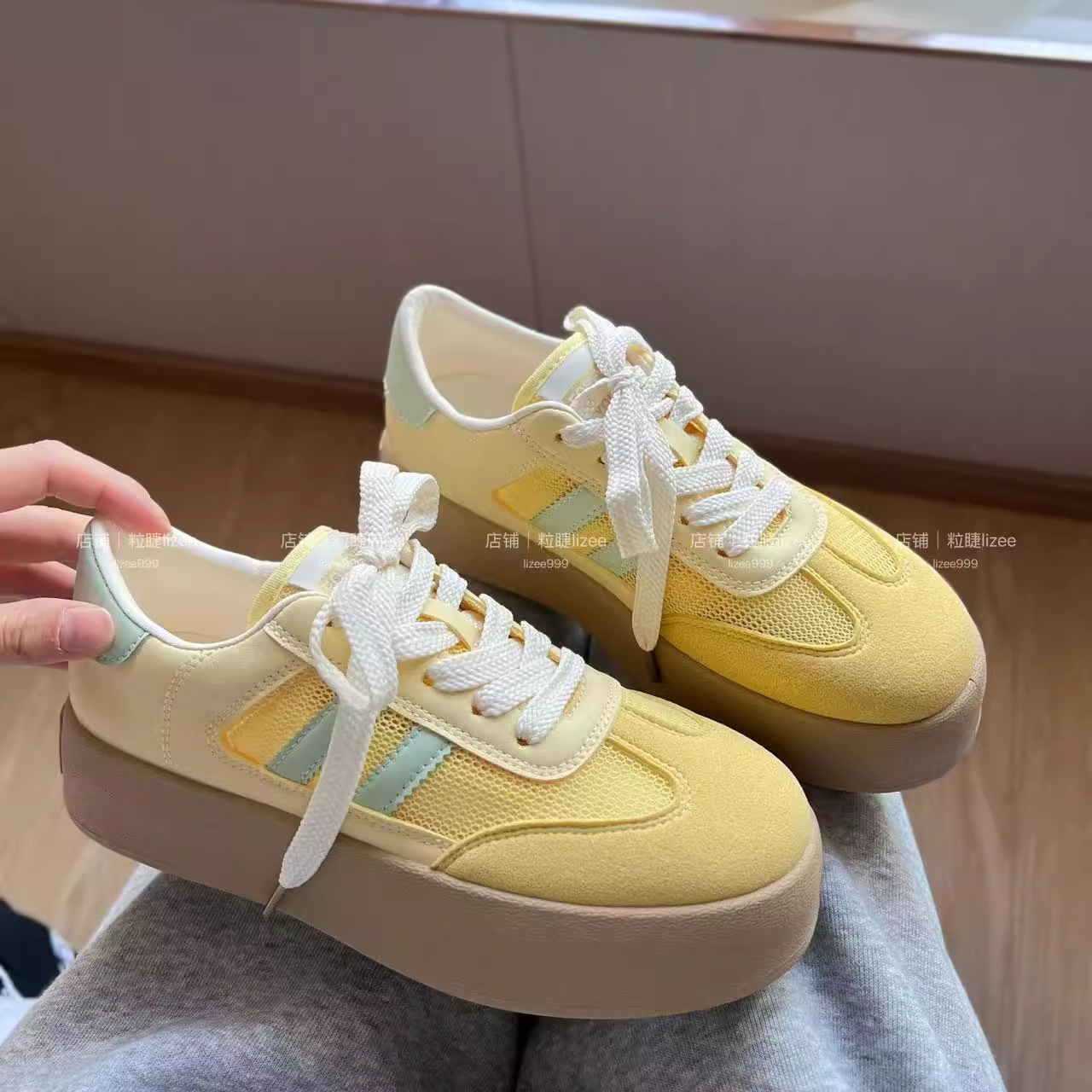 Zapatos deportivos casuales super calientes para niños nuevos zapatos blancos transpirables delgados de verano para mujeres con suela gruesa y alta image 6