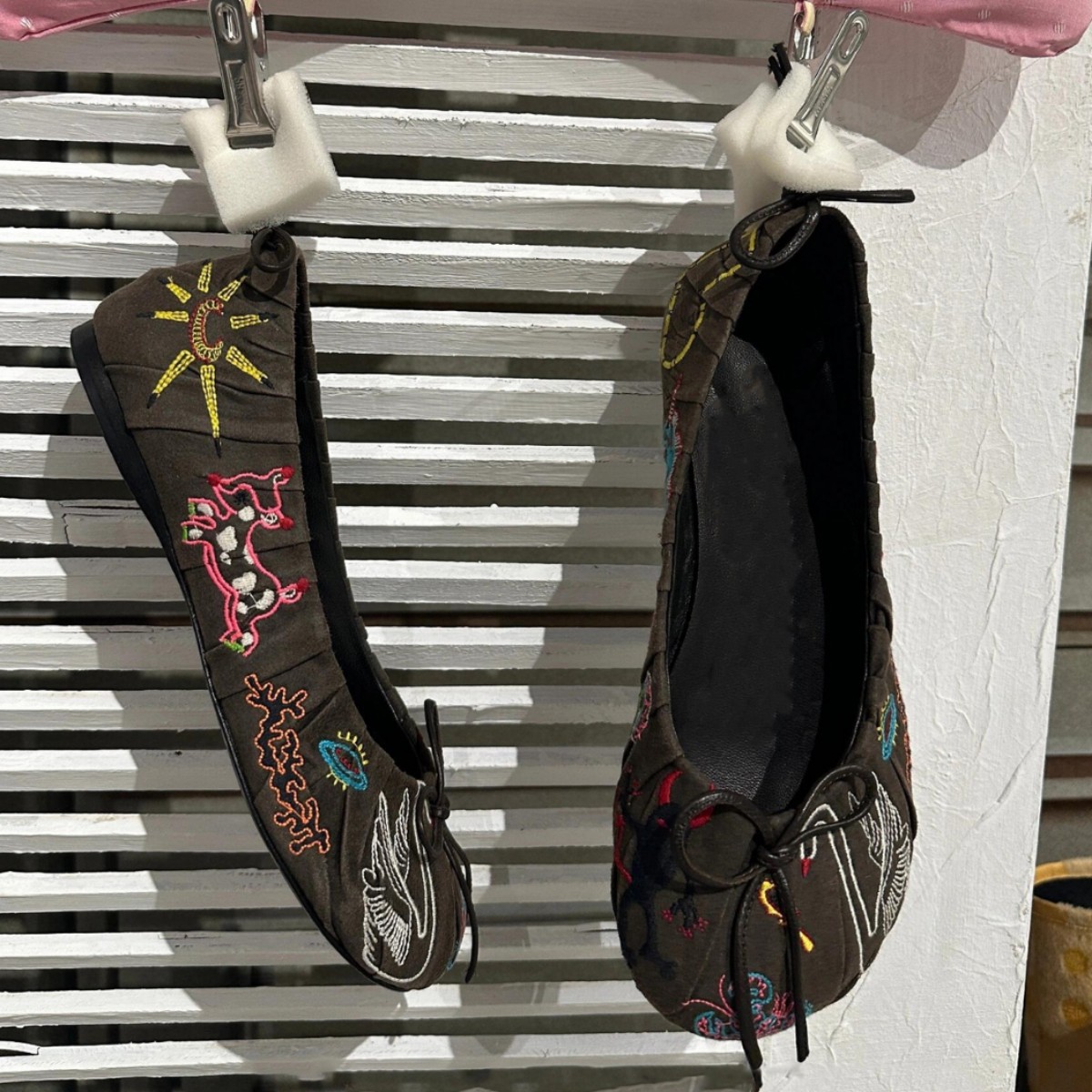 [in Stock] Meng Ling's Same Style Retro Graffiti Bow Flat Ballet Shoes for Women, Niche and Stunning Round-Toe Single Shoes