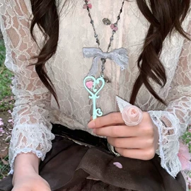 项链;耳钉;手链