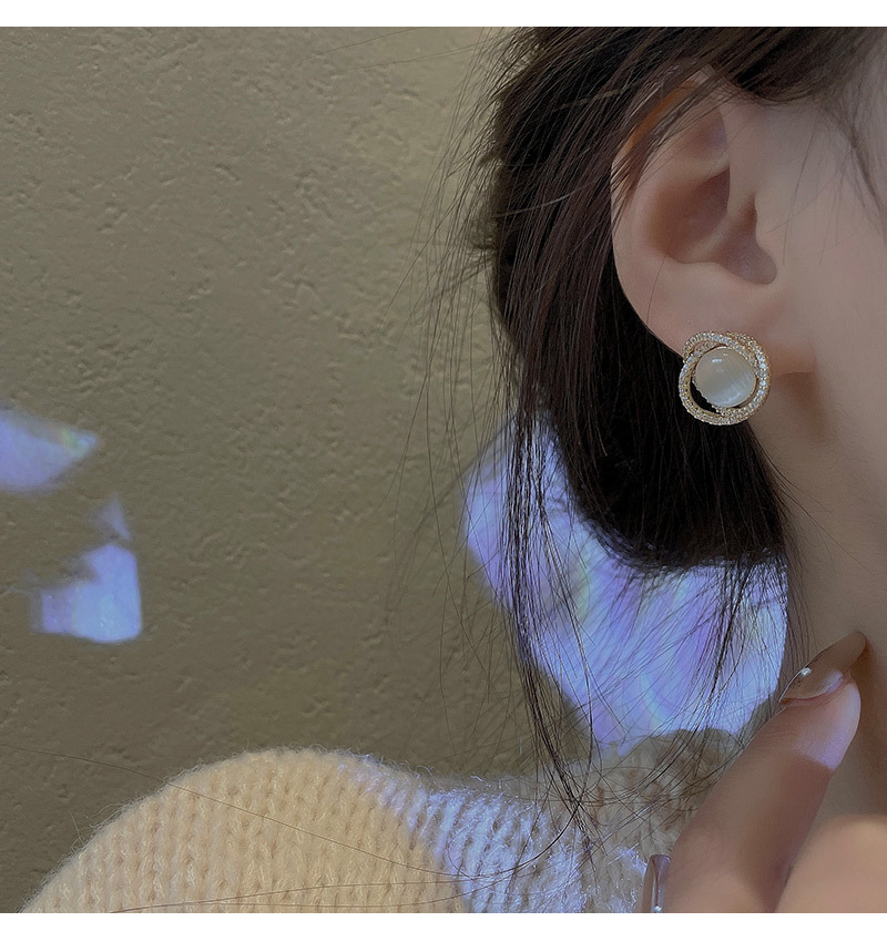 Light Luxury Niche Circle Earrings Female Copper Micro-set Delicate Opal Stud Earrings display picture 3