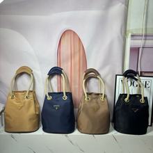 新款尼龙手提水桶包休闲简约大容量女士手拎包轻便洋气高级质感潮