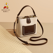 �����˰���Ůʿ2024�¿�ˮͰ��ײɫ�ٴ�б���С��ͨ��ţƤ�����