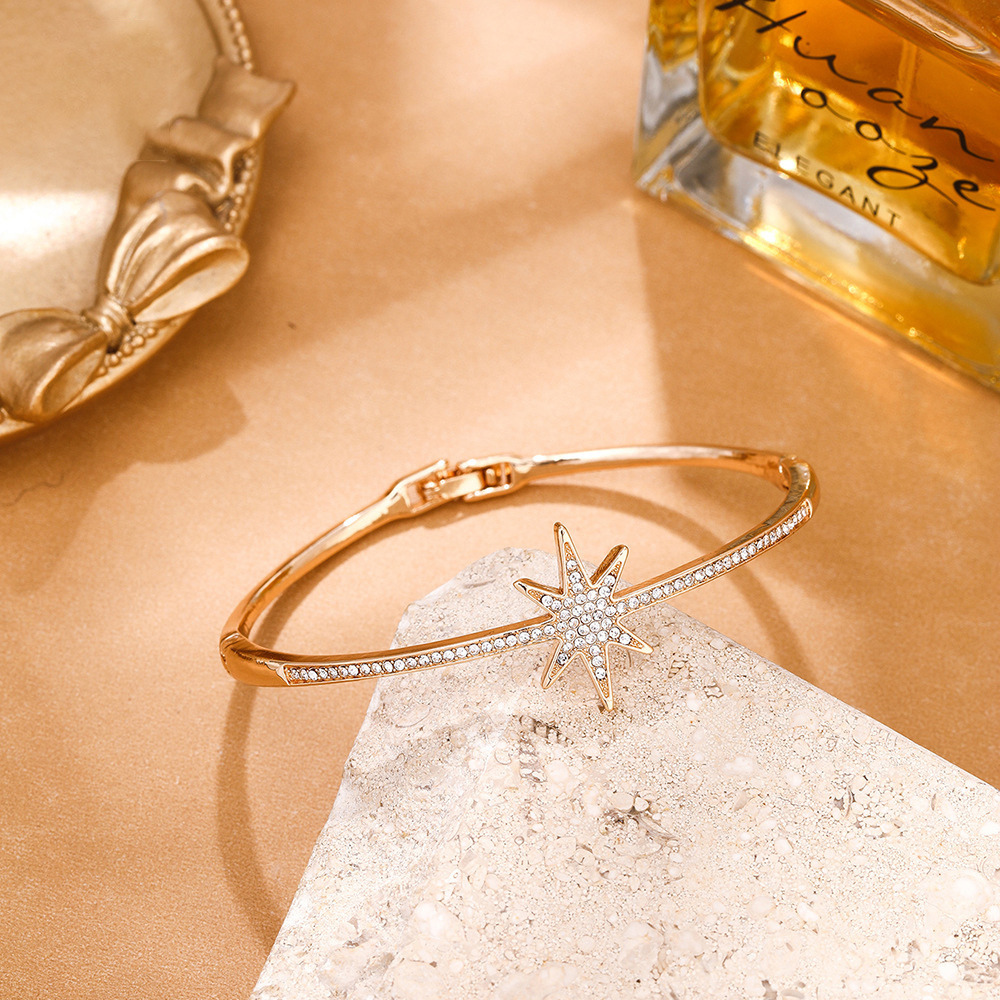 1 Piece Quantity Holiday, Daily Occasion Zinc alloy Material Sweet Classic Style Hexagram Zinc Alloy Bangles Wholesale