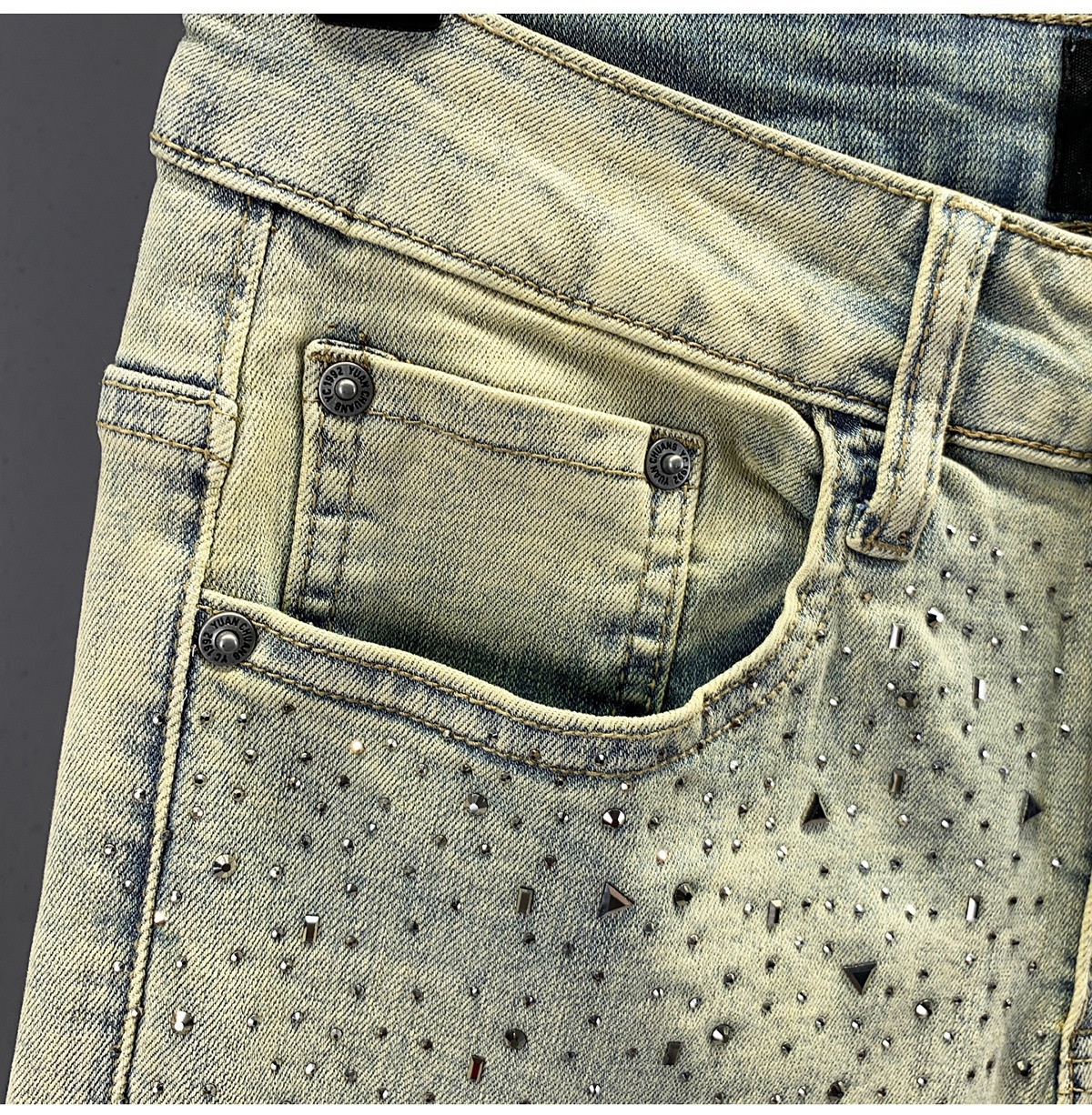 Jeans slim fit uomo in stile retro con strass ed elasticizzate_voghion.com