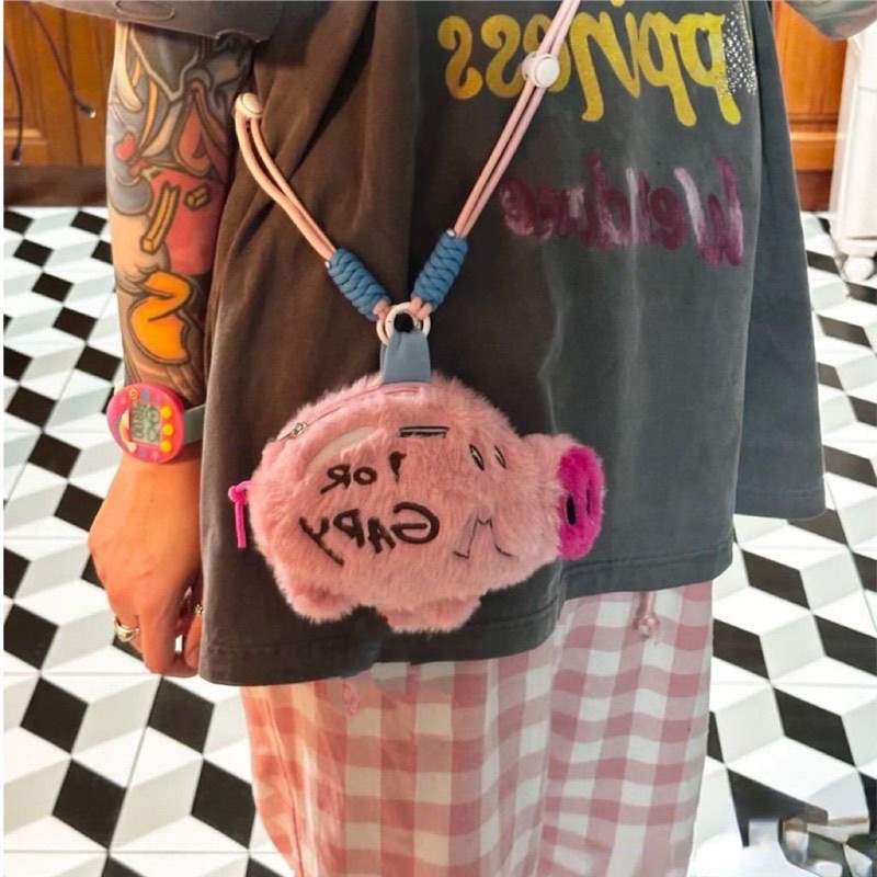 小红书同款斜挎海绵宝宝小猪存钱罐包零钱包卡通毛绒钥匙扣耳机包