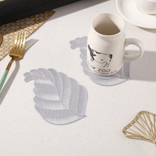 Restaurant decoration western-style placemats for home use simple heat-resistant table mat irregular iris leaf gold foil table mat washable wholesale
