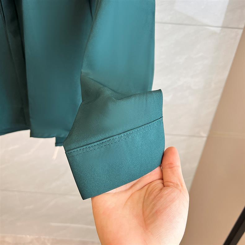 Camicia casual uomo a maniche lunghe bianca con bottoni_voghion.com