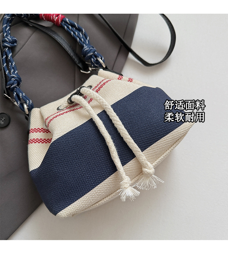 This year, the popular niche design bags are the 2025 new women's versatile canvas crossbody bag and the color-blocking hand-held bucket bag Specification drawing