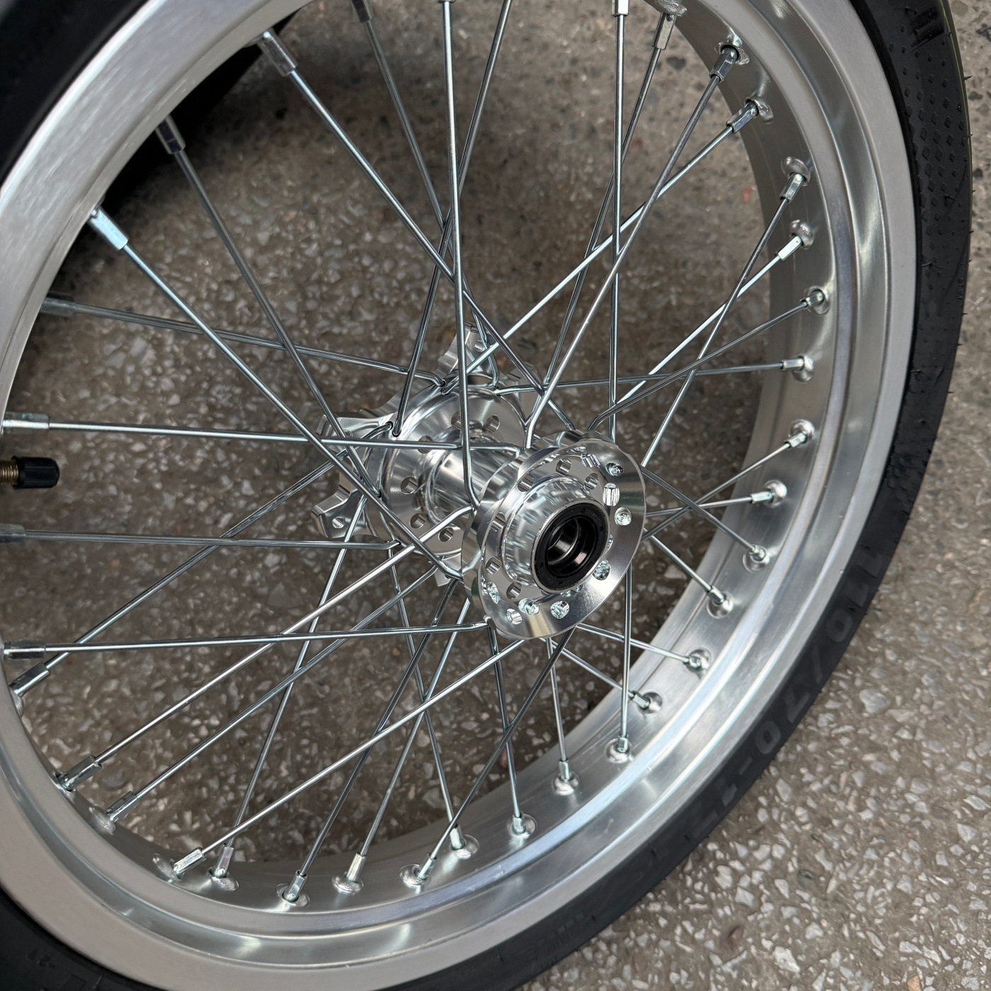 Suitable for Qiu Long Ji Feng modified front 110/70-17 and rear 140/70-17 widened semi-hot-melt NK01 slick tire rims