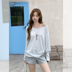 韓国スタイルのレイジースタイルストライプ U ネック日焼け止めブラウス長袖 Tシャツ女性のための 2025 夏の新しいユニークなニッチトップ