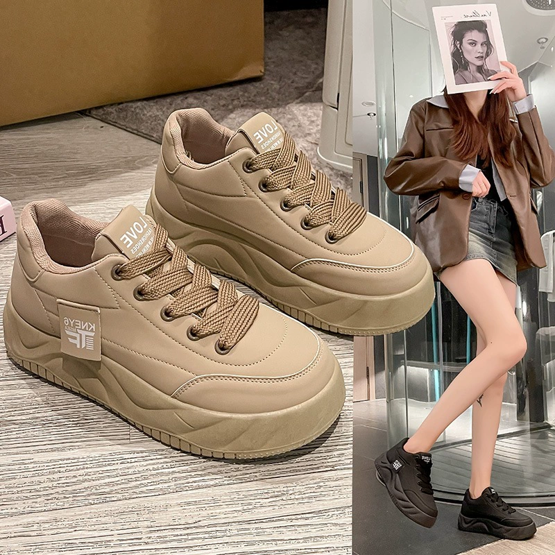 Модные белые кроссовки для женщин 2025, новые весенне-осенние дышащие модные спортивные туфли, корейская версия, универсальные студенческие кроссовки на толстой подошве