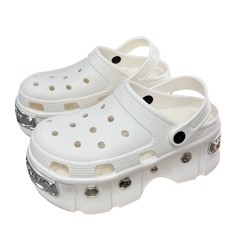 Парижские новые Crocs обувь женские EVA панк-стиль с утолщенной подошвой с металлизированными заклепками модные тапочки открытые босоножки Baotou