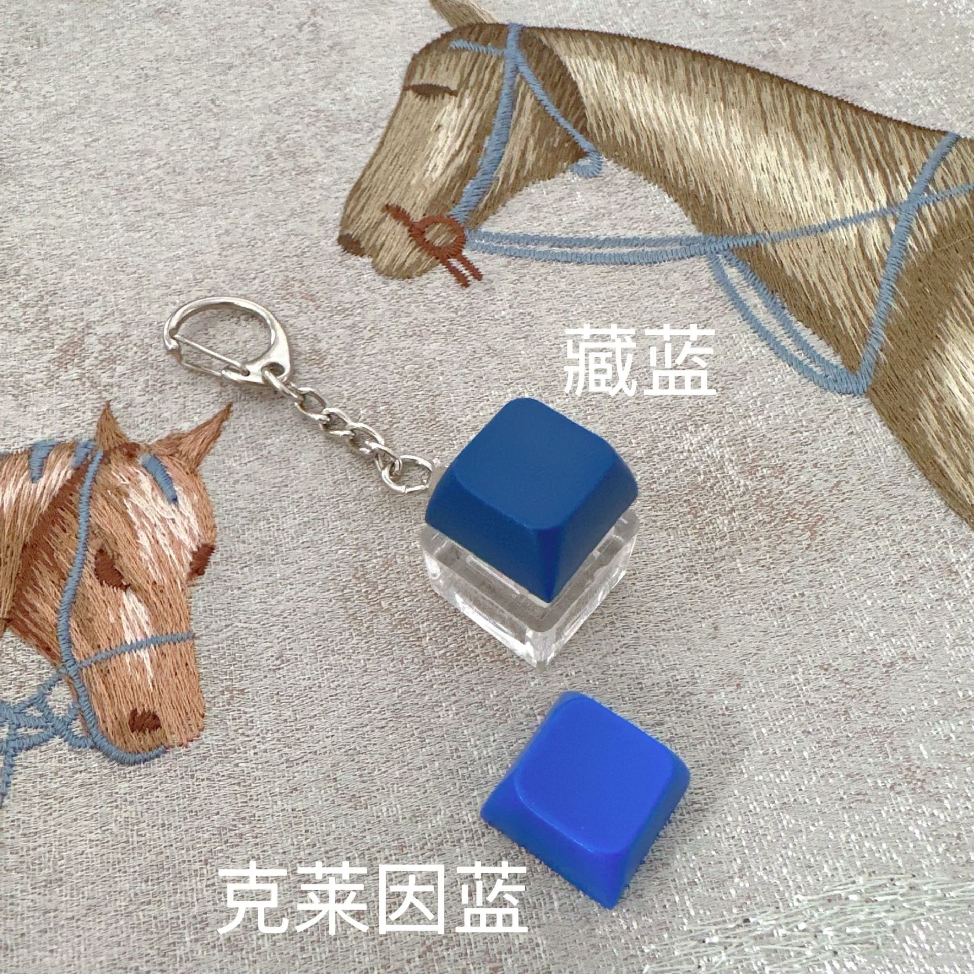 Single button - navy blue - small d-ring chain