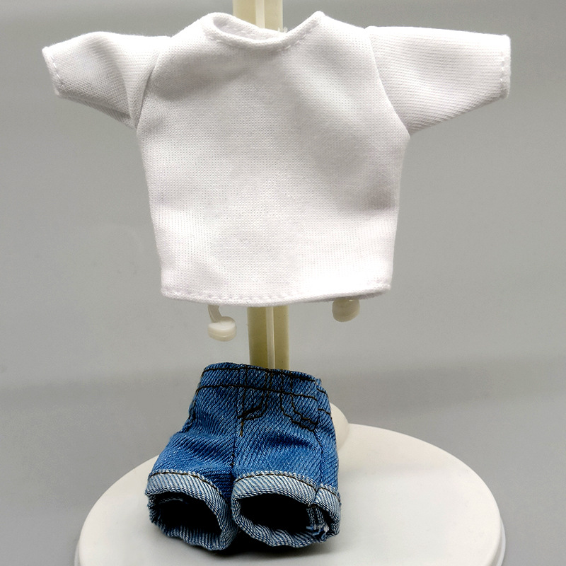 Qiao Takai T -shirt with blue small size denim shorts