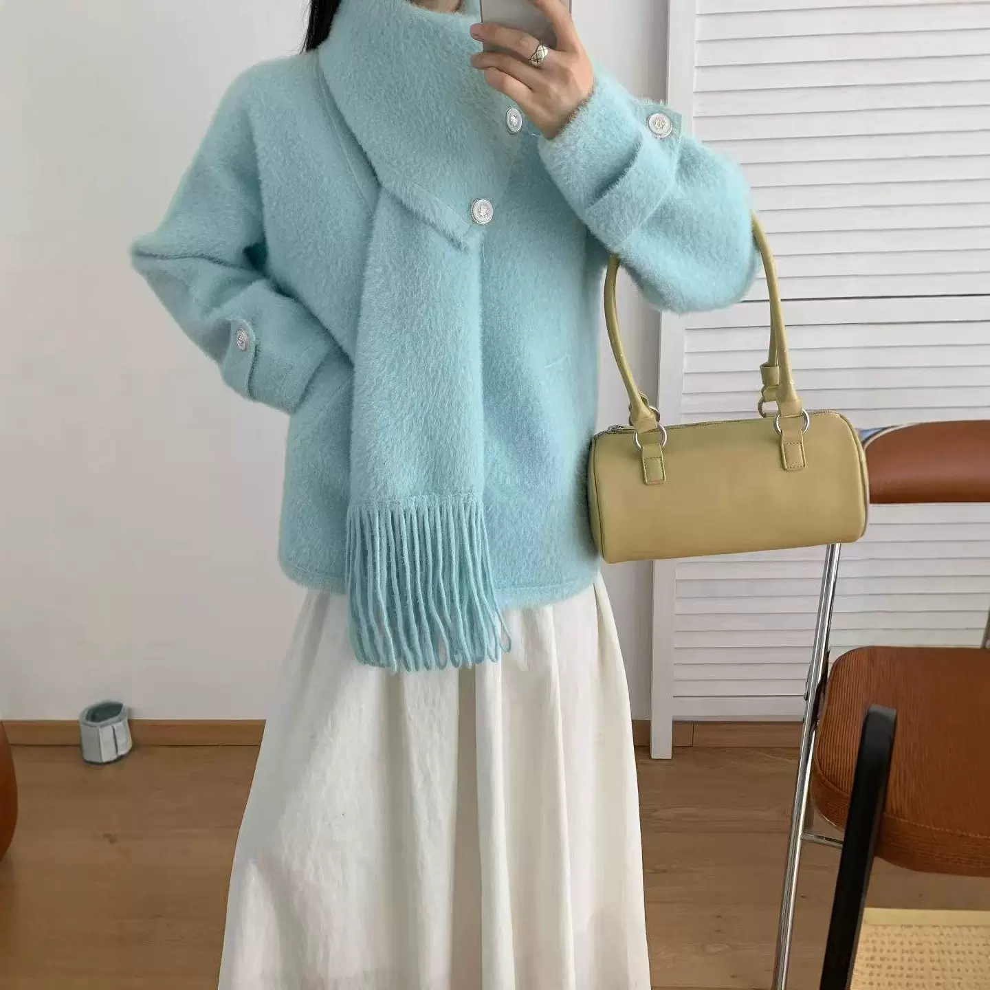 法式小香风粉色带围巾仿水貂绒毛衣外套女秋冬季新款宽松针织开衫