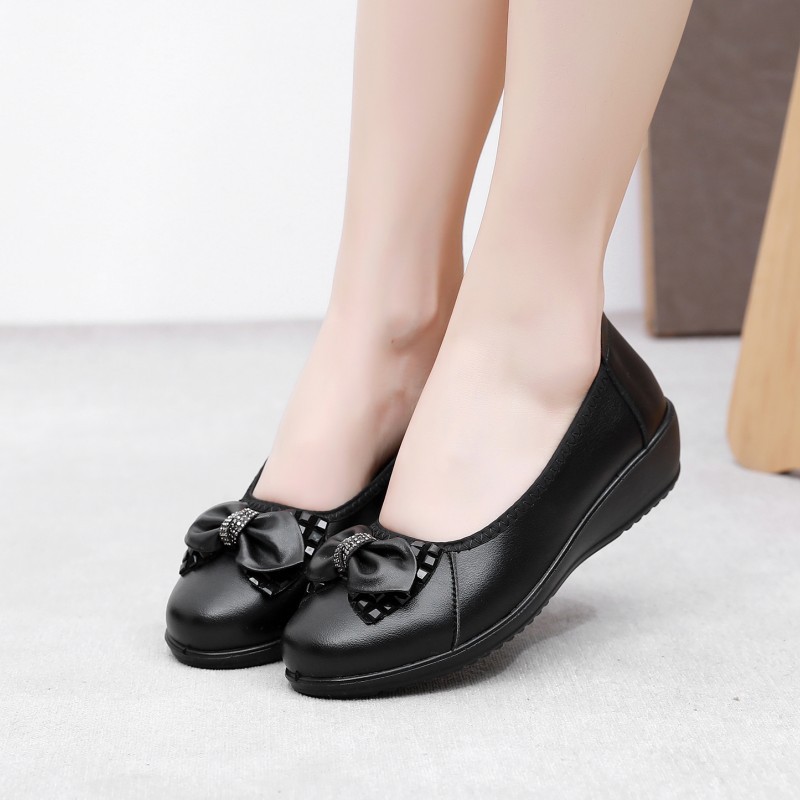 Genuine Leather Shallow Moms Shoes Spring and Summer Soft Sole Non-slip Single-layer Shoes Middle-aged and Elderly Shoes Leather Shoes Women's Slip-in Breathable Doudou