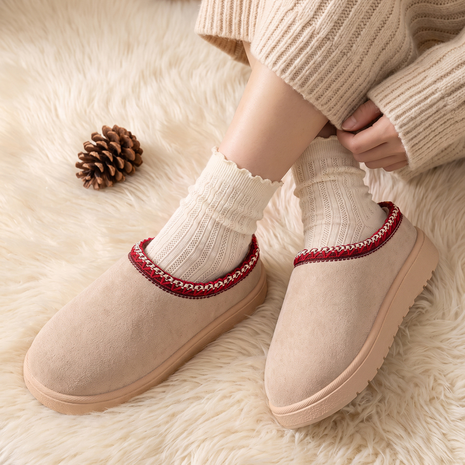 Pantuflas de algodón para uso doméstico en invierno, estilo femenino, forradas de felpa y gruesas, cálidas y cómodas, tipo pantuflas de algodón sin cordones.