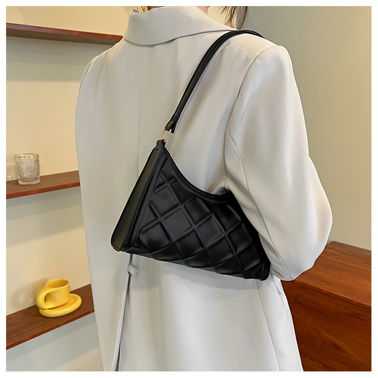 Women's Small Pu Leather Solid Color Streetwear Square Zipper Underarm Bag display picture 7
