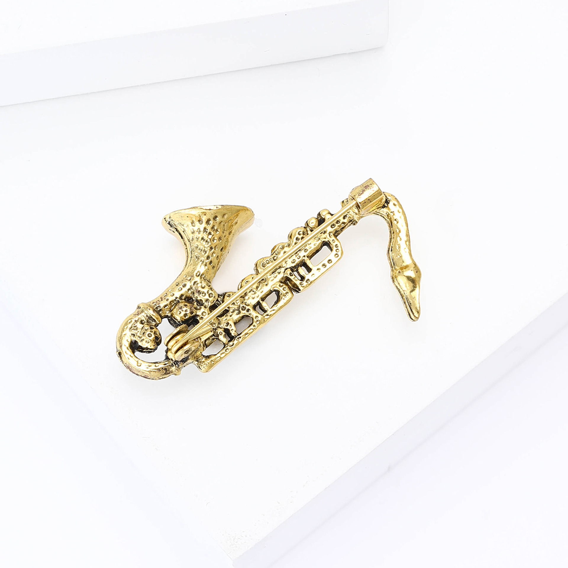 Fashion Joker Alloy Enamel Rhinestone Saxophone Brooch Niche Joker Men's and Women's Clothing Corsage Jewelry Pin