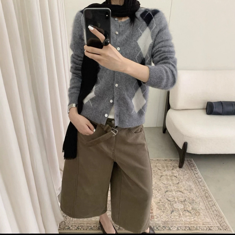 2026 Autumn Women's Wool Fleece-Lined Diamond Pattern Knit Cardigan, Round Neck, Retro Preppy Style, Loose Sweater Outerwear