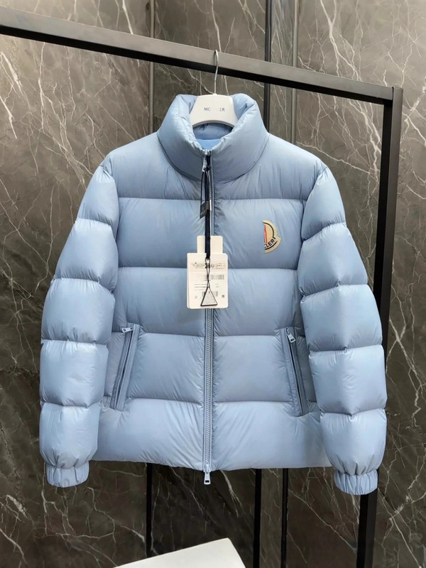 Authentic 25Fw Moncler Large Logo Emblem on Chest Stand-Collar down Jacket Unisex Versatile Warm Coat Authentic 25Fw Moncler Large Logo Emblem on Chest Stand-Collar down Jacket Unisex Versatile Warm Coat