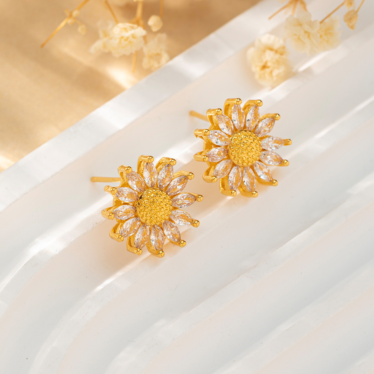 Copper accessory with zircon
