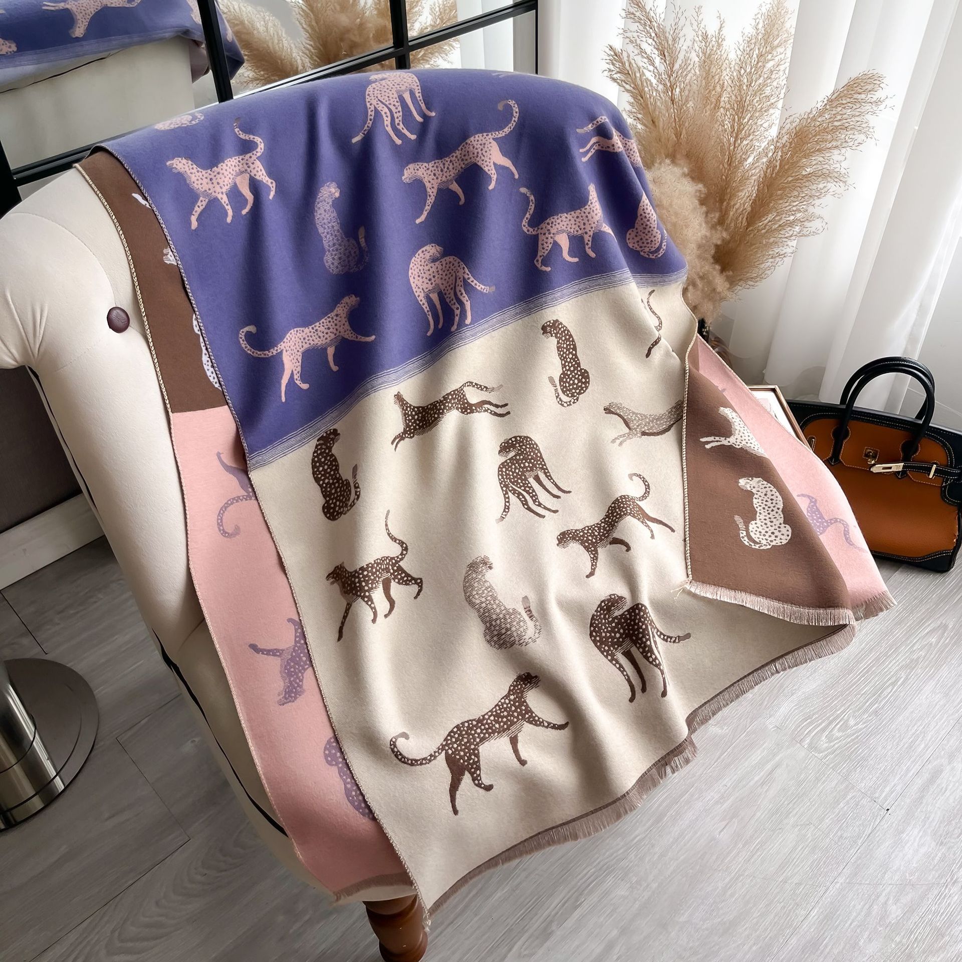 Coreana de dibujos animados de color leopardo largo engrosado bufandas cálidas mujeres retro invierno invierno imitación chal de cashmere