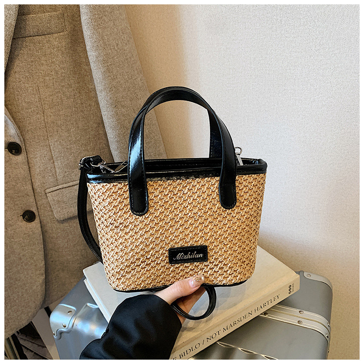 Bolso negro desnudo