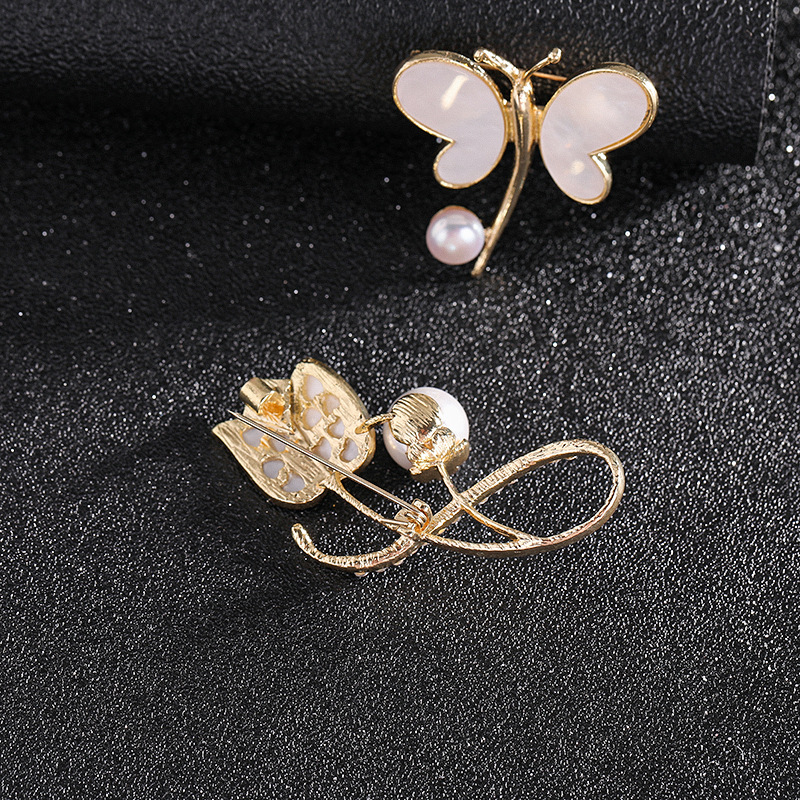Fashion Flower Butterfly Alloy Plating Inlay Artificial Gemstones Pearl Women's Brooches display picture 2