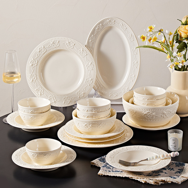 Underglaze Solid Color Glaze High-Value Bowl and Plate Set Embossed Strawberry Ceramic Tableware Household Bowls and Plates Housewarming Gift