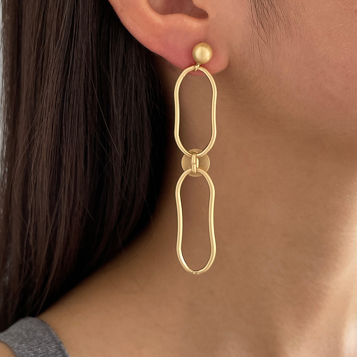Simple Matte Geometric Long Metal Earrings Wholesale Nihaojewelry display picture 8