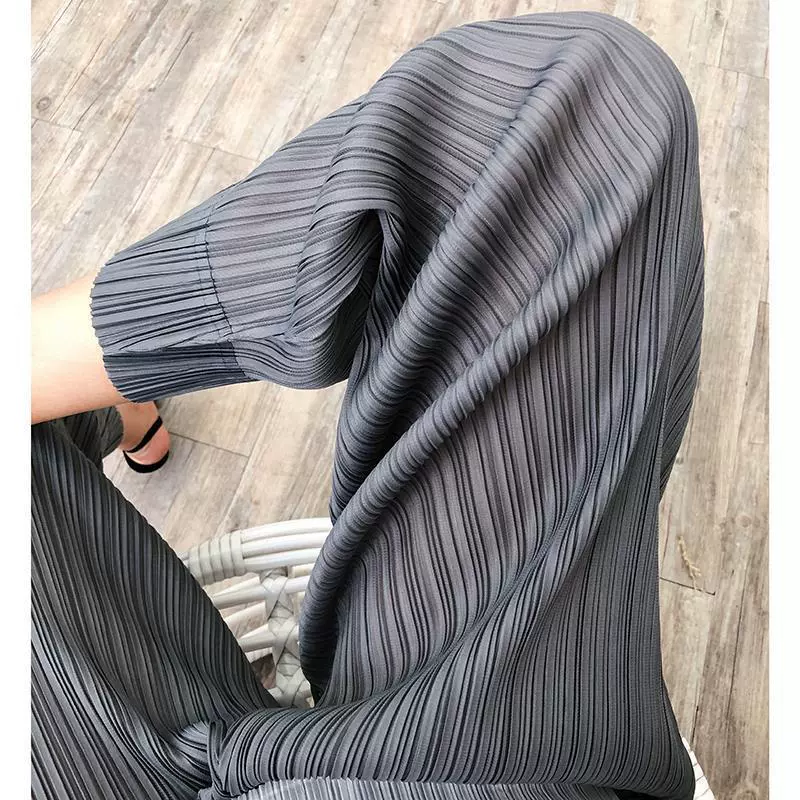 Плиссированные брюки Miyake, женские весенние новые тонкие свободные прямые повседневные брюки-карандаш в стиле ретро, ​​черные, 2025 г.