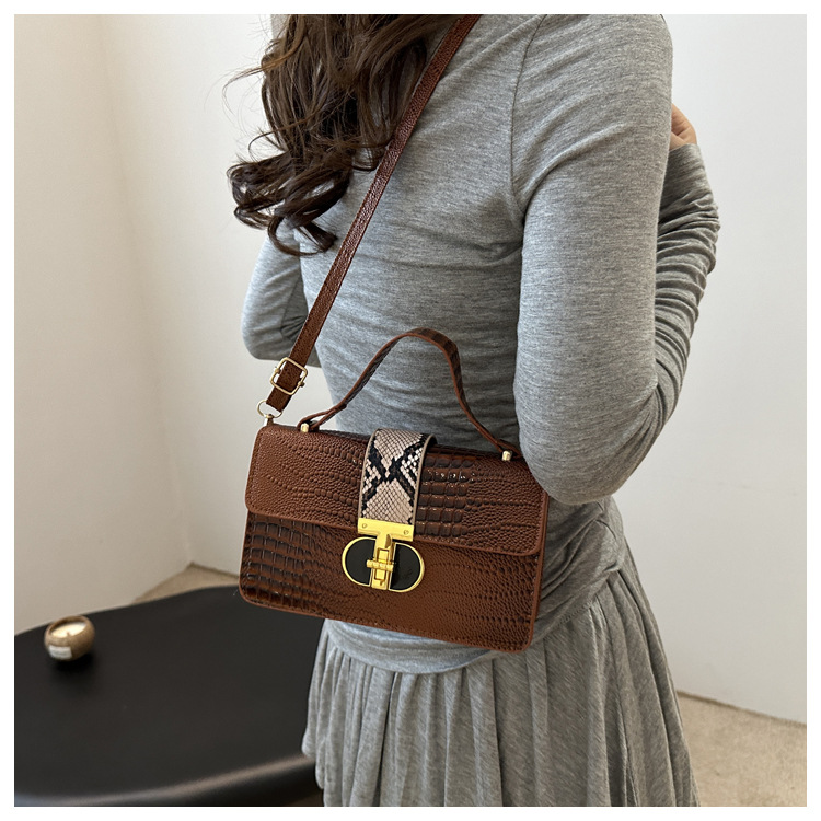 Korean casual fashion handbag 2024 new simple crocodile pattern single shoulder crossbody small square bag_voghion.com