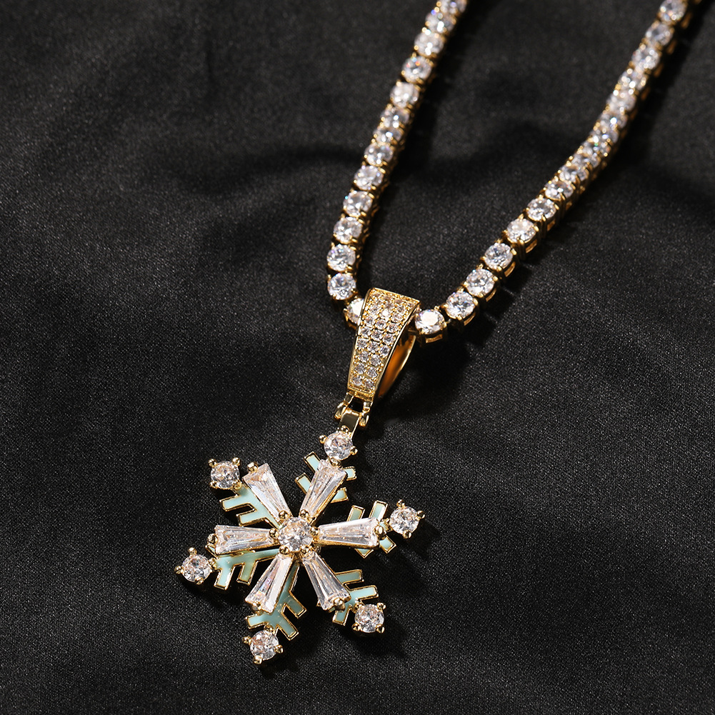 Hip-hop Snowflake Copper Luminous Inlay Zircon Pendant Necklace display picture 2