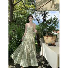 实拍海边度假风碎花吊带连衣裙女2026春夏收腰显瘦气质辣妹长裙子
