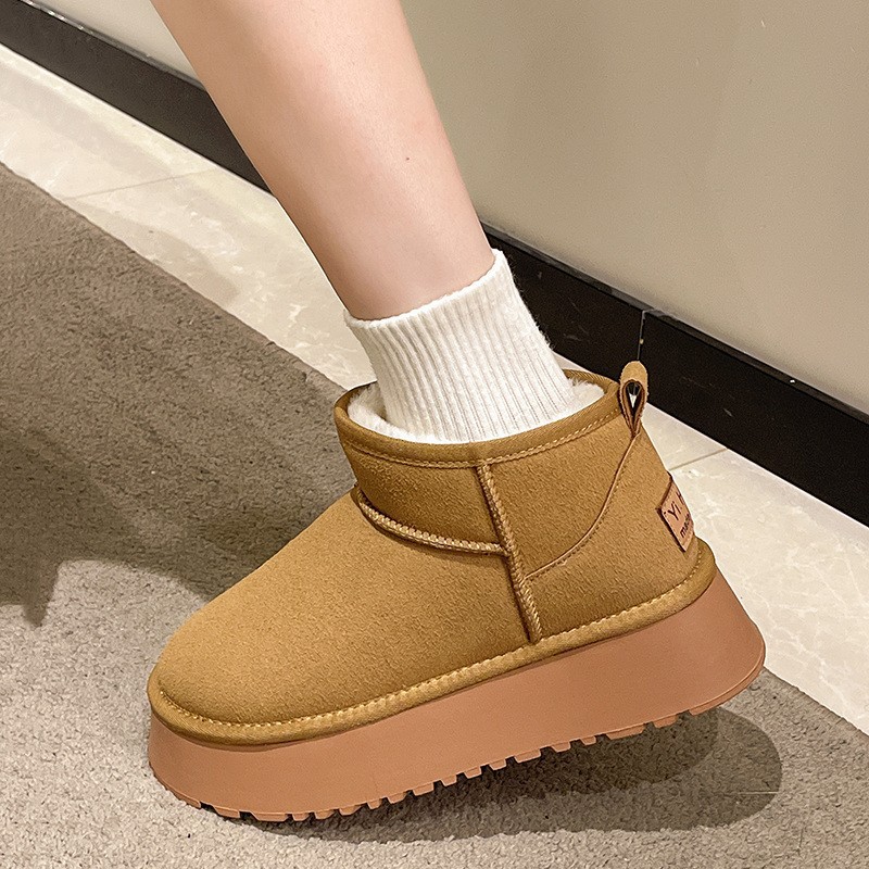 Zapatos de algodón gruesos para mujeres con una base gruesa de vello botas de moda Martin 2025 nuevas botas de nieve casuales y cómodas antideslizantes retro para mujeres