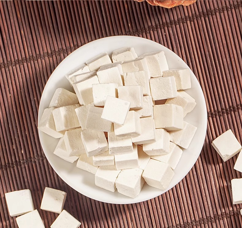 Poria Fu Ling 100g Dried White Poria Cubes for Soup and Tea in use