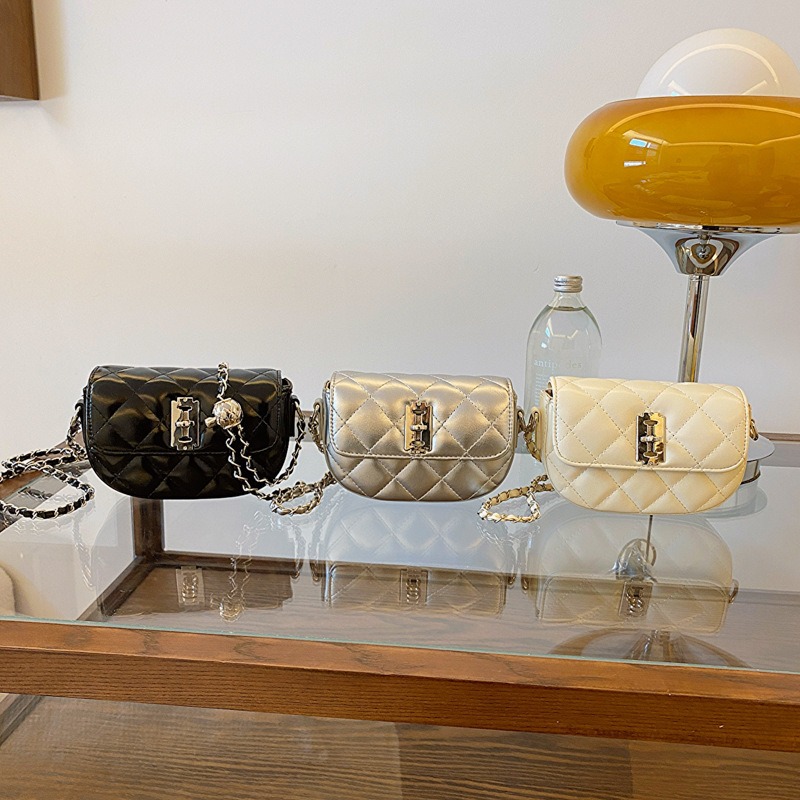 2024 여름 새로운 도착 마름모꼴 캐주얼 작은 광장 가방 유행 간단한 체인 가방 하이 엔드 어깨 가방 작은 동전 지갑