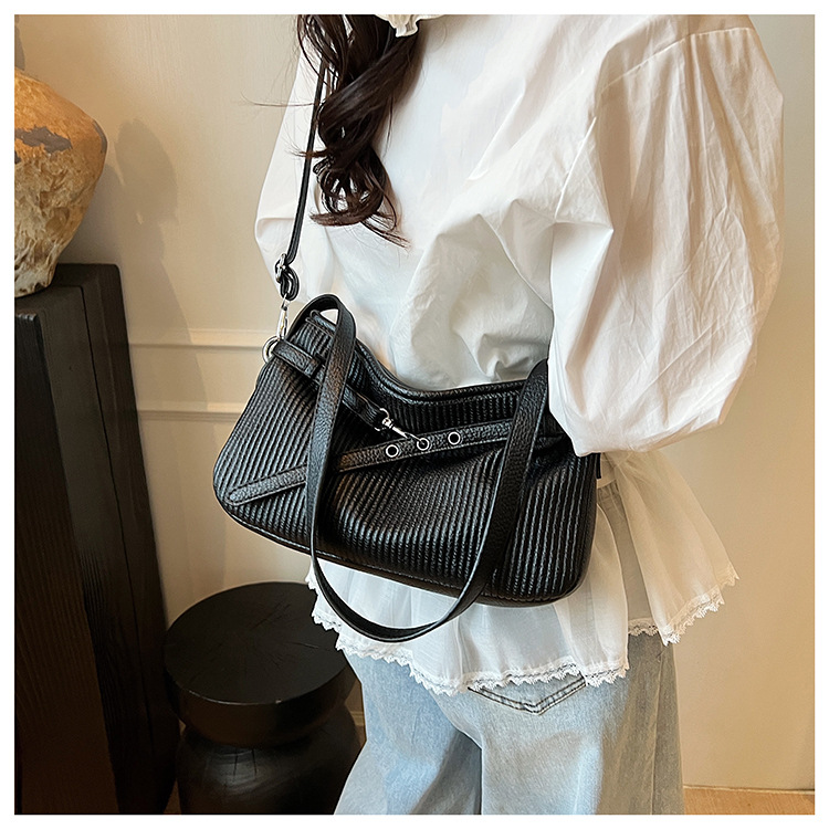 Large-capacity women's summer 2025 new fashion crossbody bag, Korean-style casual single-shoulder armpit commuting bag for work undefined
