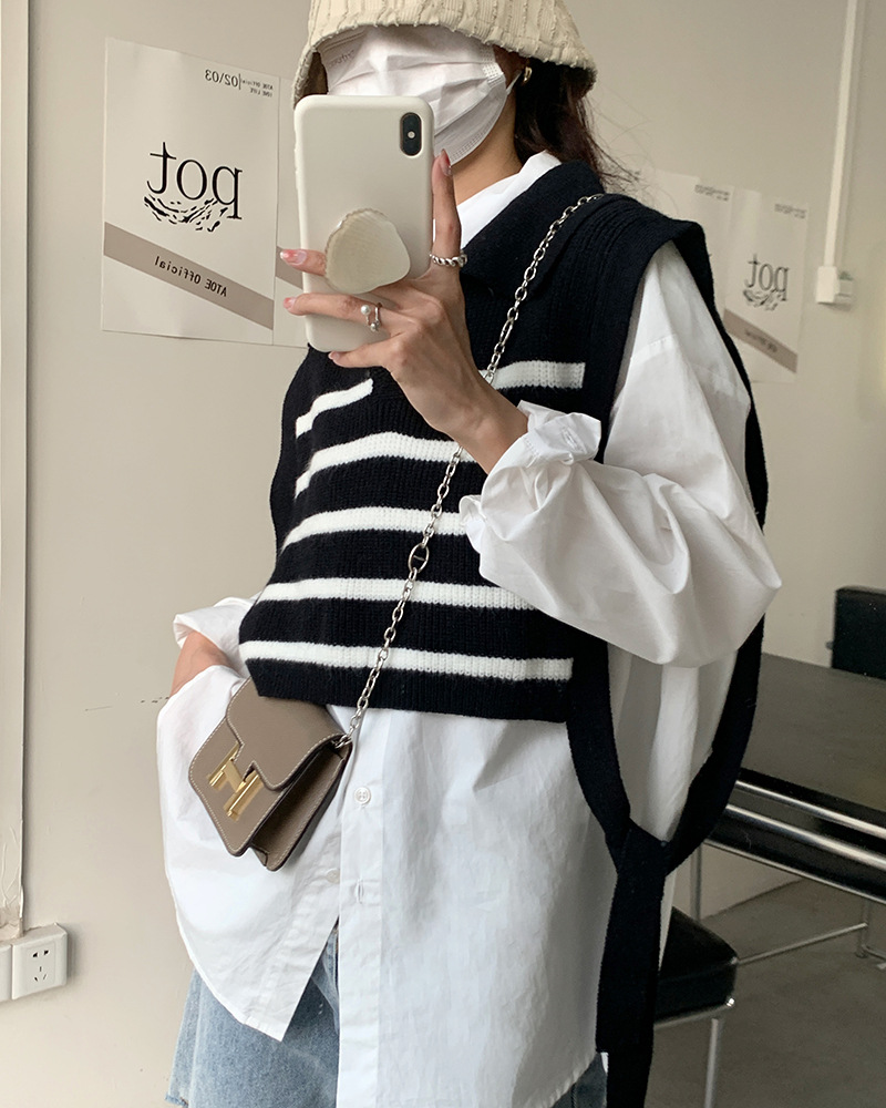 2022早秋新款韓版氣質黑白條紋針織披肩設計外搭疊穿短款坎肩女