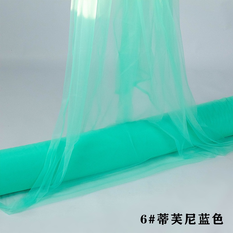 Celebración de la boda el techo de gasa de niebla de hadas suizas está dispuesto con cortina de organza, el respaldo de la silla, la escalera de gasa, la decoración de la red, el gasa suave, el gasa de color de la atmósfera. image 10