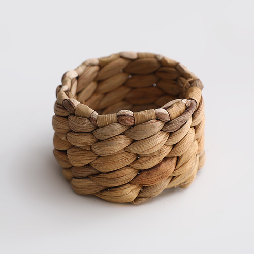 Wholesale straw woven dinner rings for daily use, round water hyacinth, Chinese style woven water hyacinth, straw woven dinner rings, hotel napkin rings