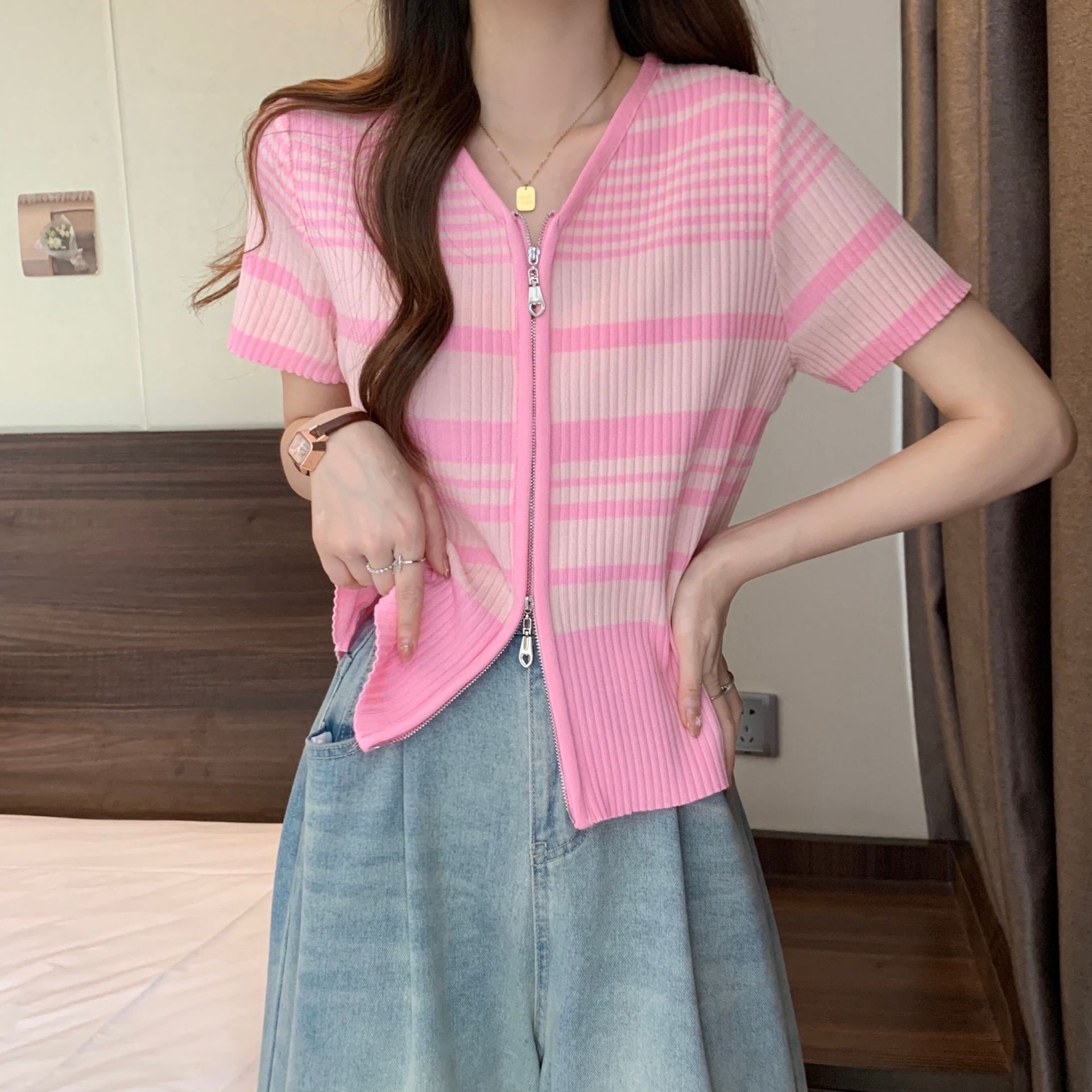 T-shirt a maniche corte con scollo a V a righe chic per donna in estate, alla moda e snellente, elegante maglia in seta ghiacciata con cerniera_voghion.com