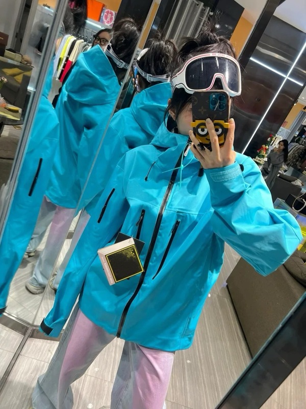 鳥の家の同じタイプのsv7世代の突撃服の屋外の硬い殻の機能の防水のコートの男女のカップルの登山は防護に入ります。|undefined