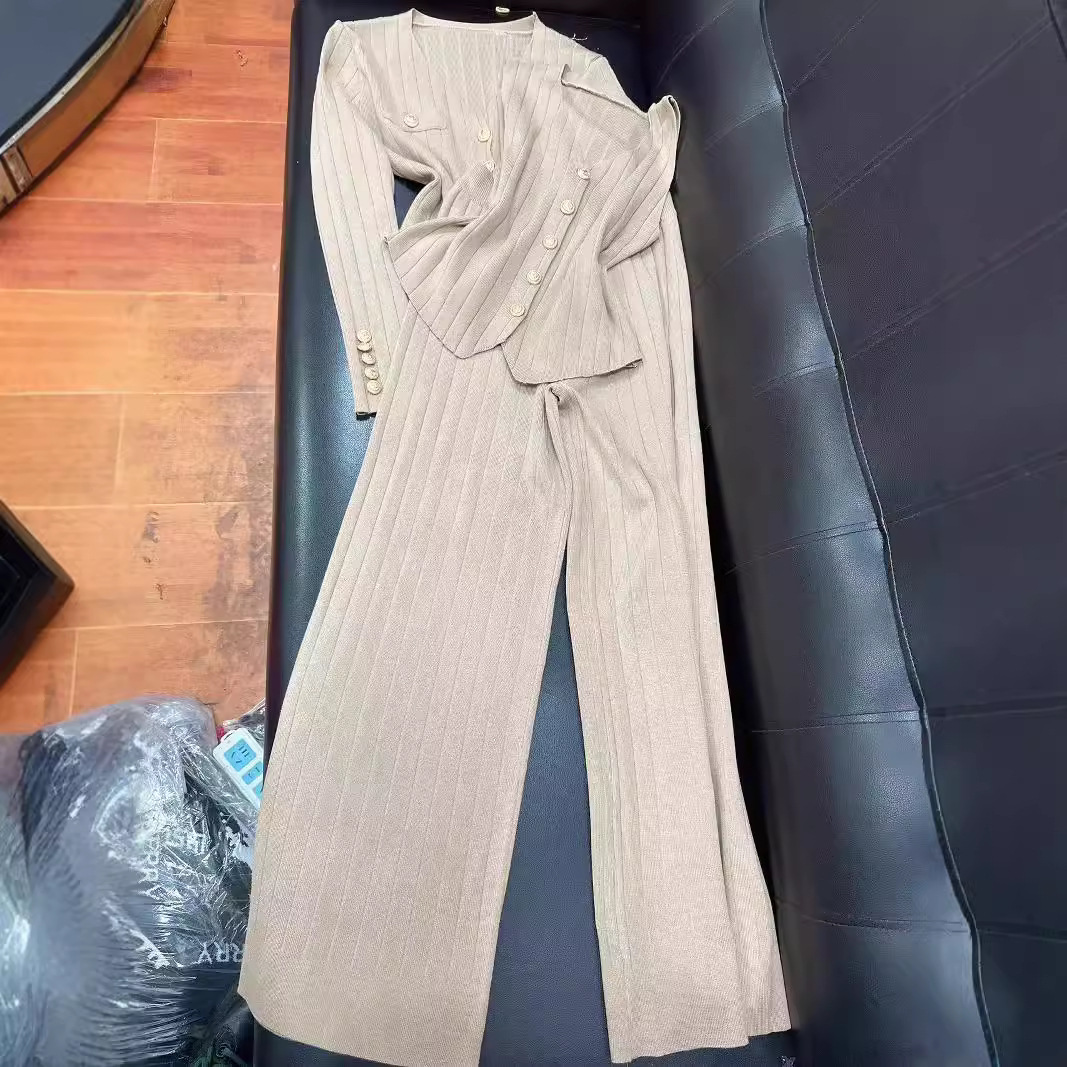 Damenbekleidung Set mit kurzem Strickcardigan, Metallknopf am Hals, Weste und Hose mit weitem Bein_voghion.com