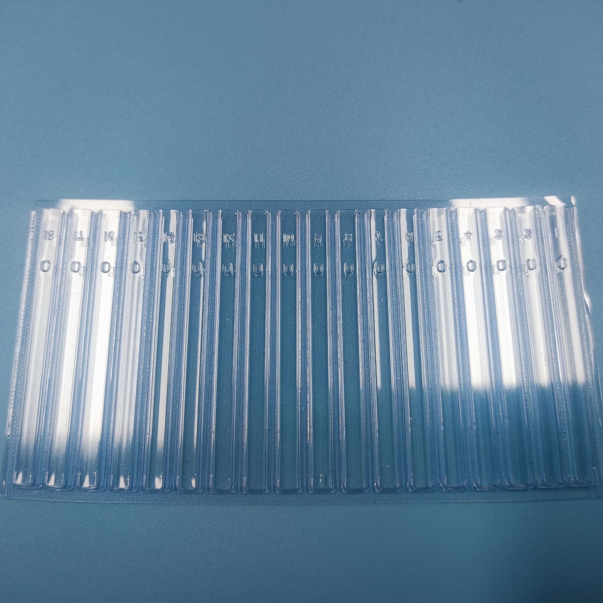 吸塑片18槽 透明PVC材质 尿杯吸塑插片配合尿杯使用 每槽标有数字