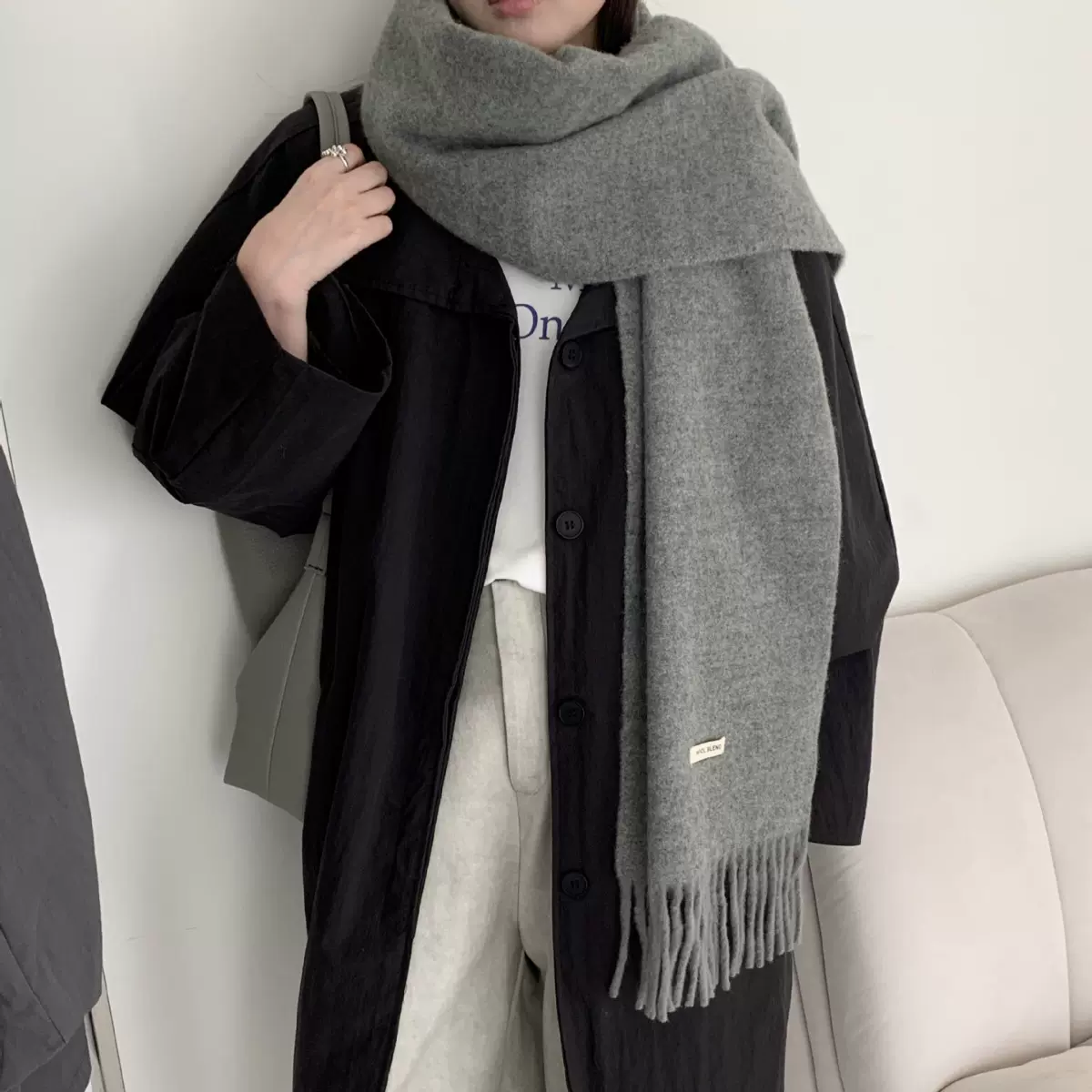 新款羊毛混纺围巾女秋冬保暖纯色百搭韩版时尚高级感流苏梭织围脖