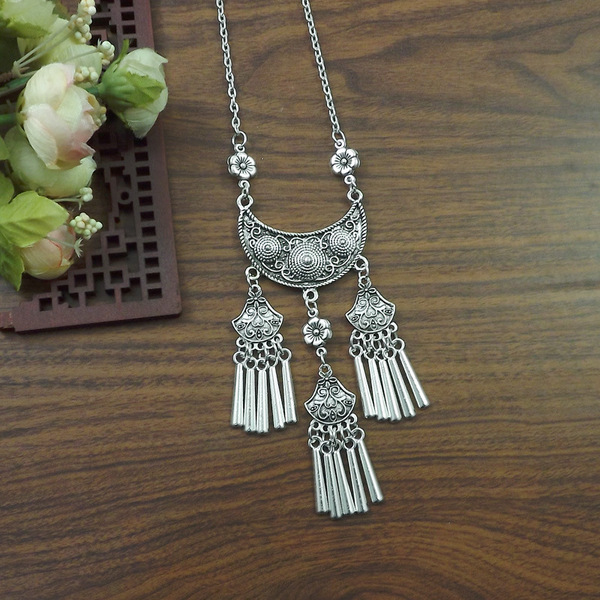 retro ethnic necklace