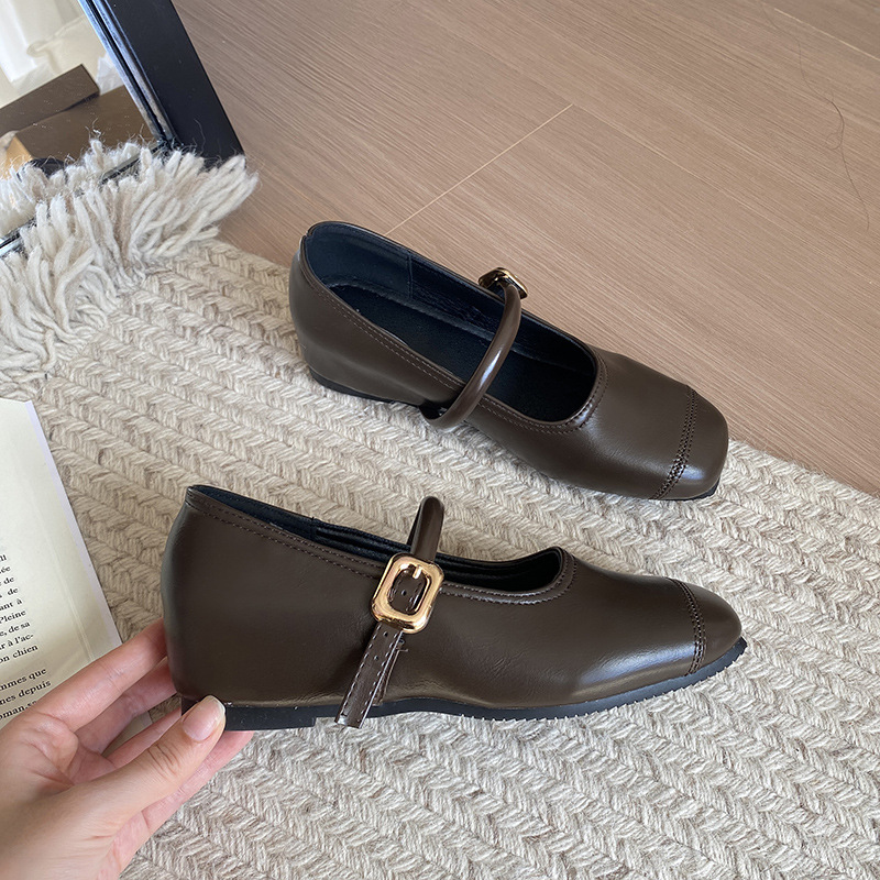 Pequeño aumento de altura de 5cm zapatos de cuero de mujer hebilla de cabeza cuadrada boca superficial retrógrado zapatos de cuero Mary Jane primavera